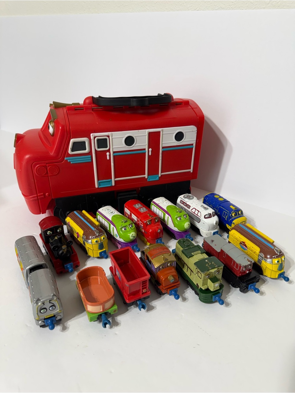 Chuggington Diecast Train engines + Cars Lot Of 15 Cars Plus Carrying Case